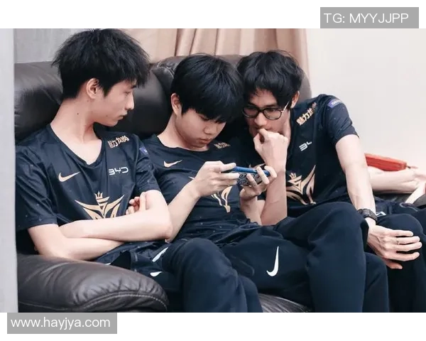 V5战队在世界大师赛中以54分稳居积分榜首位，其他战队紧随其后