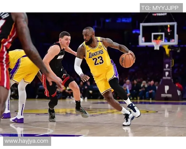 火箭对湖人精彩集锦回顾赛场对决瞬间与精彩时刻一网打尽