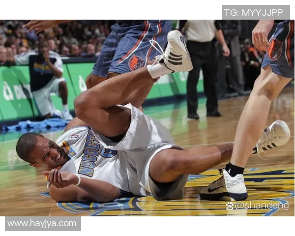 皇R与巴的激烈对抗裁判的判罚引发争议与讨论 皇R与巴的激烈对抗裁判的判罚引发争议与讨论